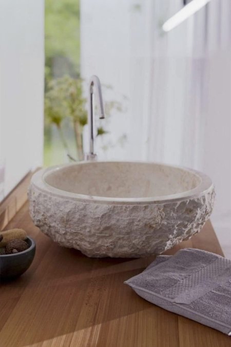 حوض مغسلة حجري طبيعي محفور يدويًا – تصميم فاخر